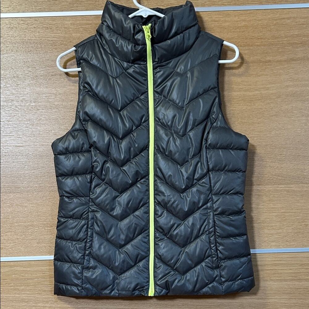 So Perfect Puffer women’s Sz M silver Gray Vest Neon Zipper hand warmer pockets